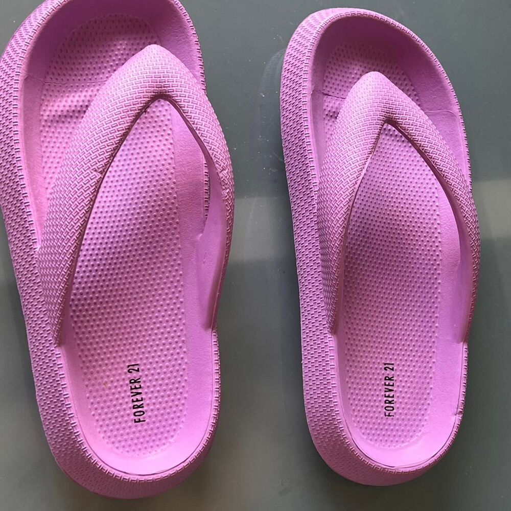 Forever 21 Women's Pink Purple Flipflops Comfortable + Stylish Size 8 Brand New!